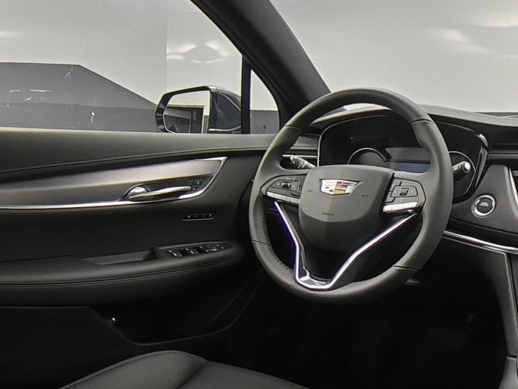 2025 Cadillac XT6 Luxury photo 5