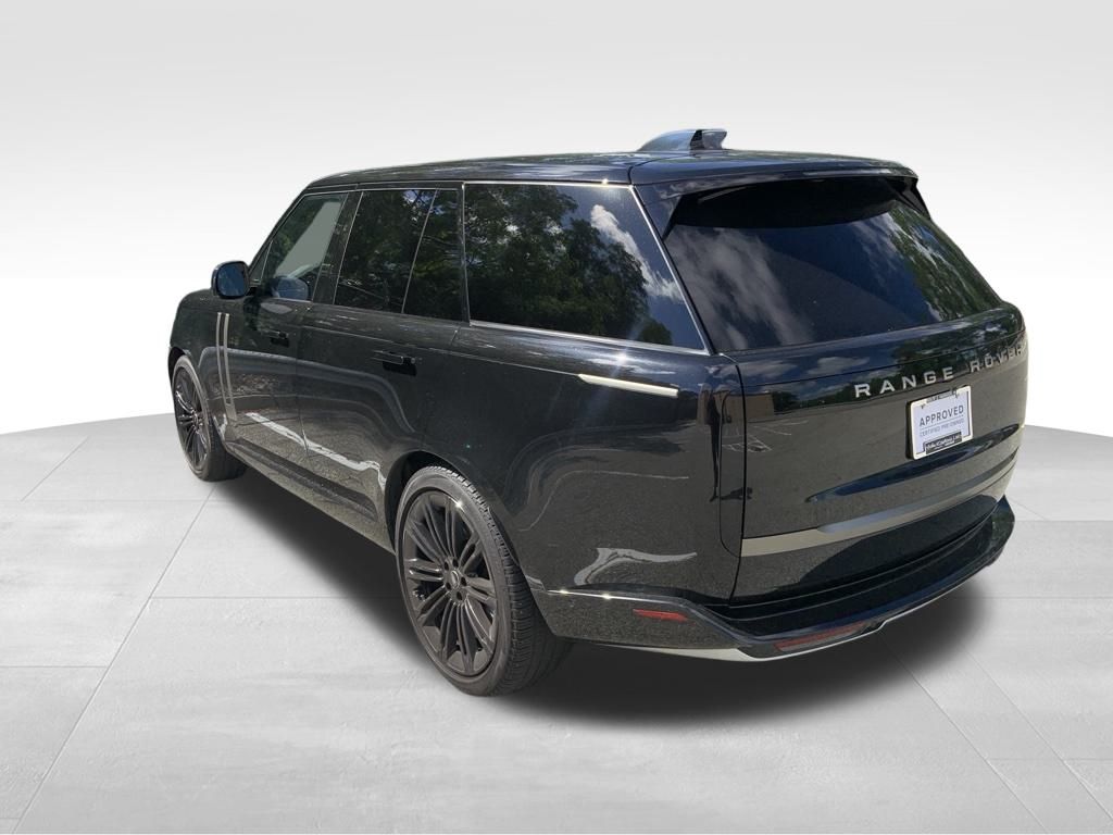 2024 Land Rover Range Rover SE photo 2
