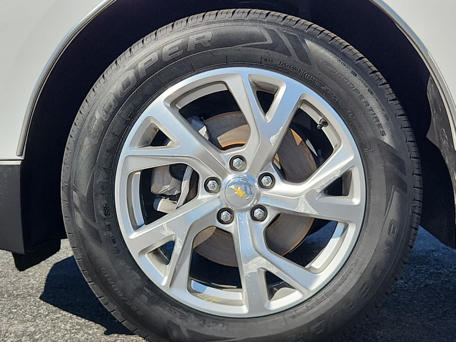 2019 Chevrolet Equinox LT photo 3