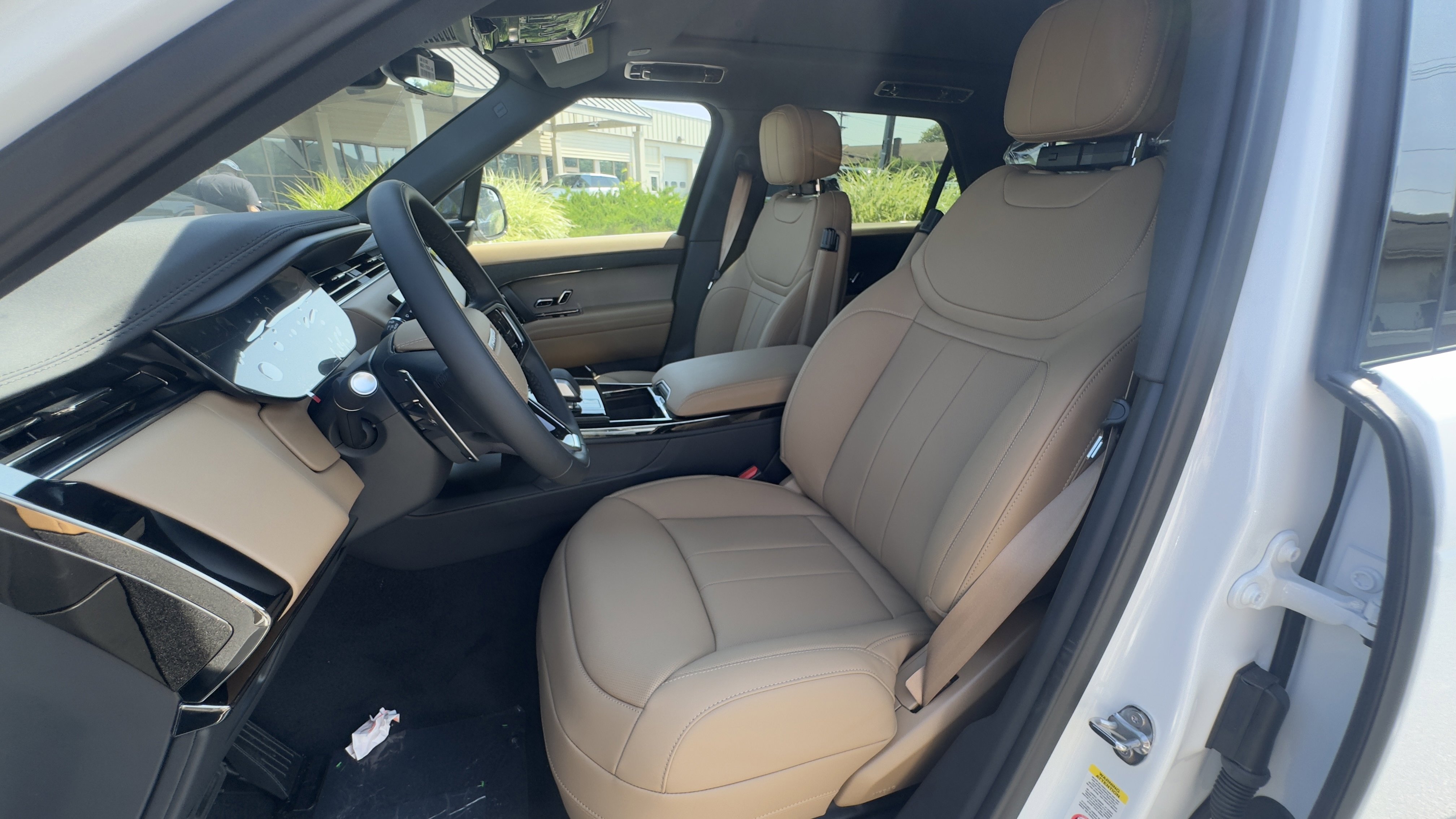 2025 Land Rover Range Rover Sport SE photo 4