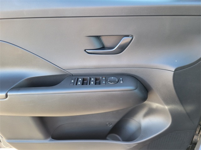 2026 Hyundai Kona SEL photo 9