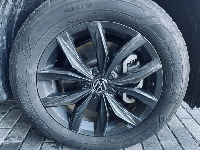 2024 Volkswagen Tiguan SE Wolfsburg Edition photo 3