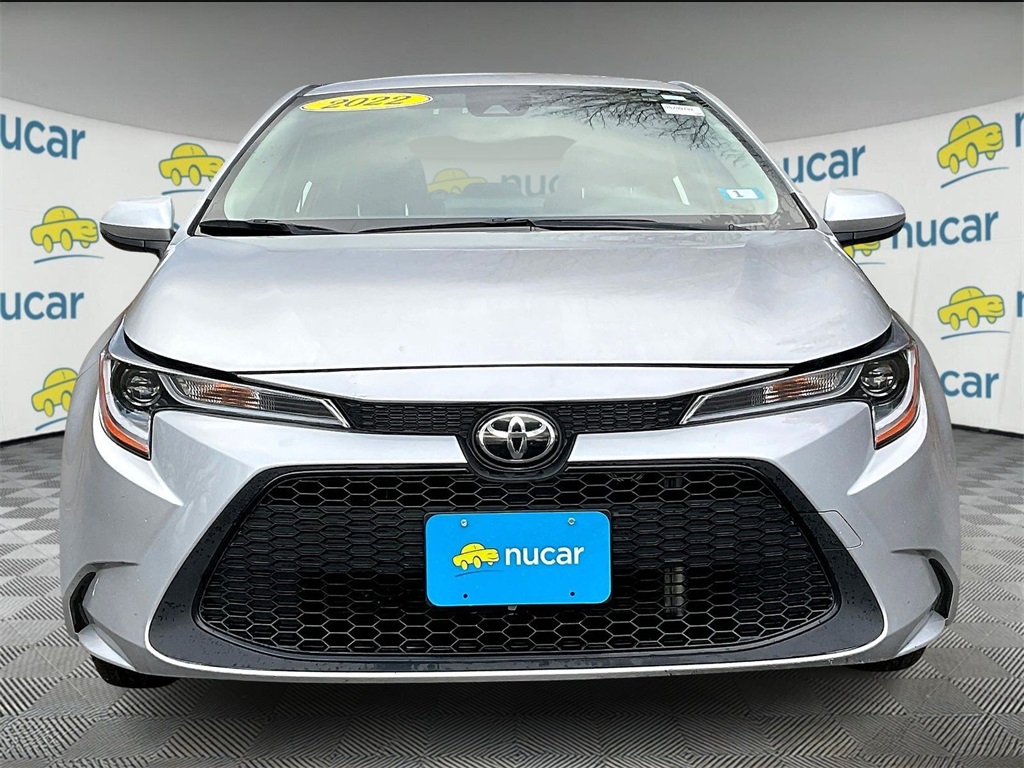 2022 Toyota Corolla LE photo 2