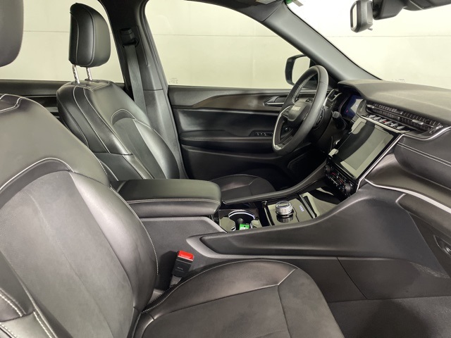 2023 Jeep Grand Cherokee Laredo Altitude photo 12