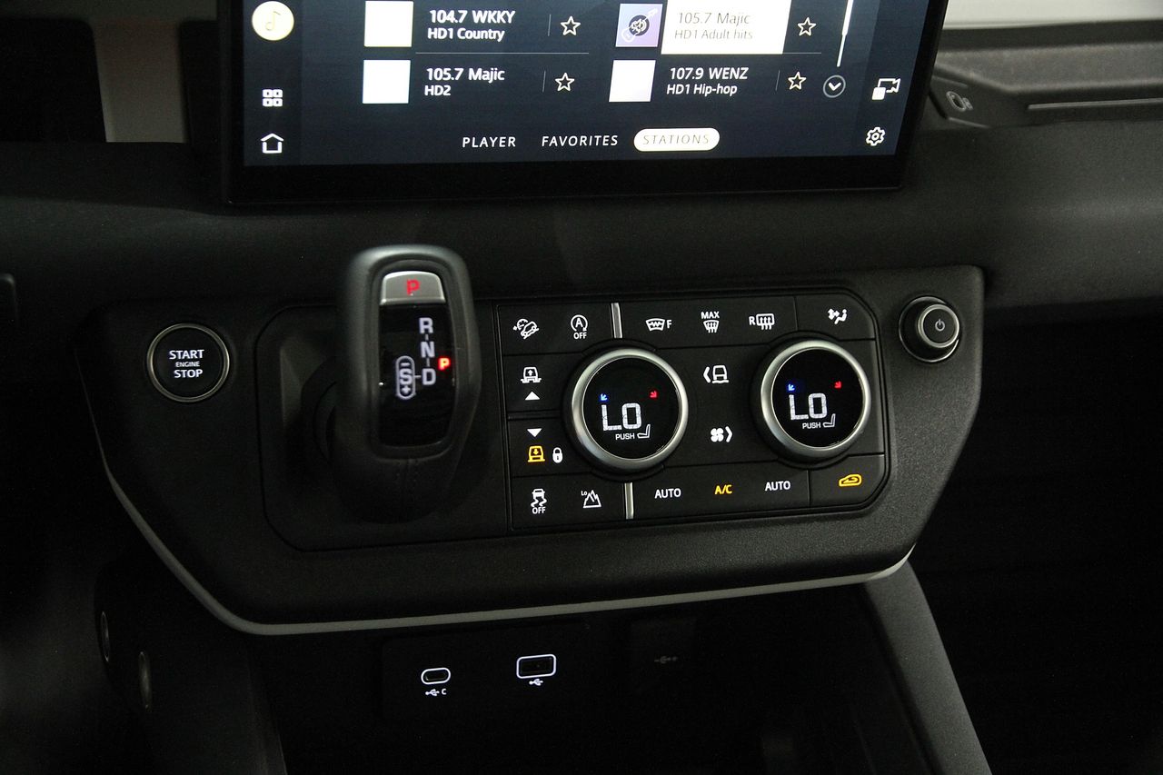 2023 Land Rover Defender 130 X-Dynamic SE photo 13