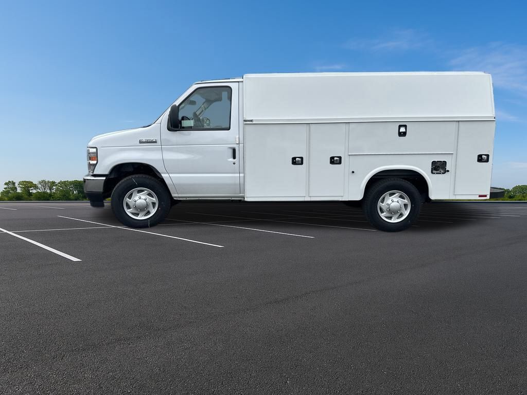 2025 Ford E-350 Base photo 2