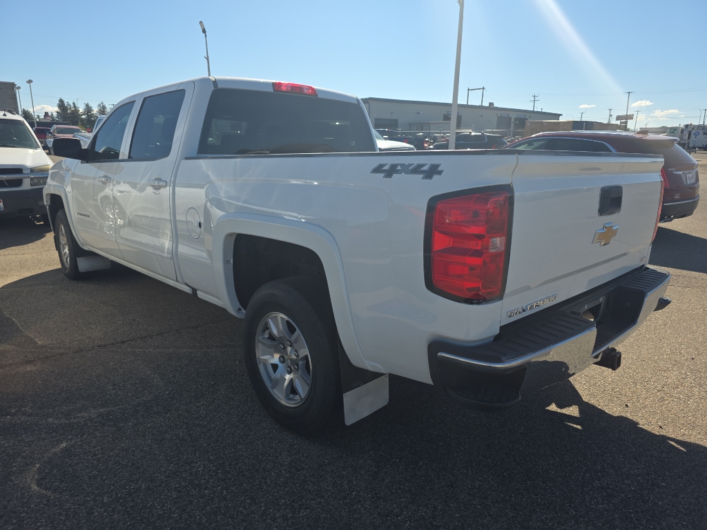 2018 Chevrolet Silverado 1500 LT photo 2