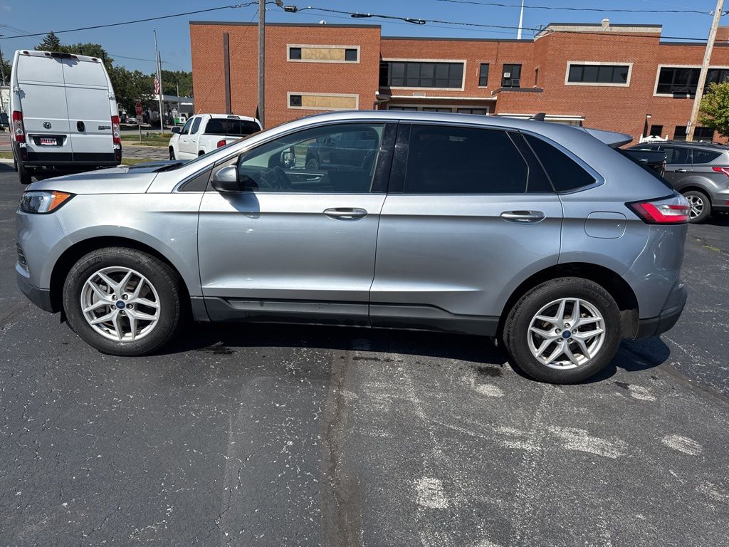 2022 Ford Edge SEL photo 5