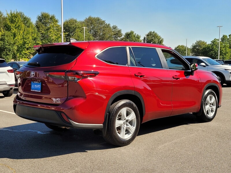 2024 Toyota Highlander LE photo 3