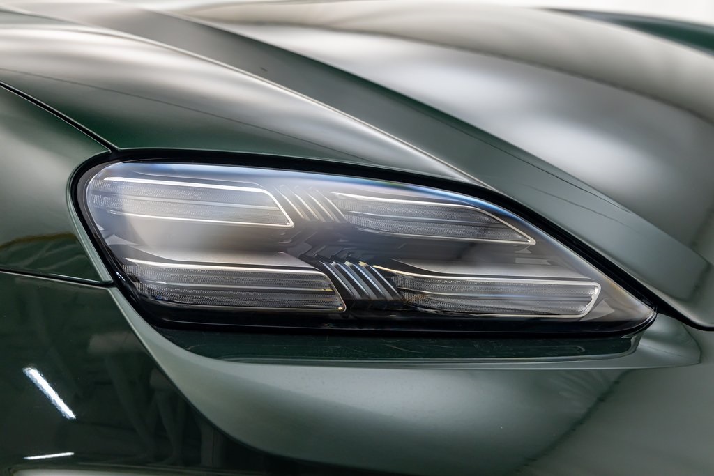 2024 Porsche Macan Electric Turbo photo 12