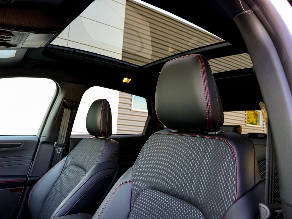 2025 Ford Escape ST-Line Select photo 5