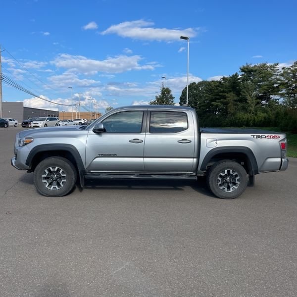 2023 Toyota Tacoma TRD Off-Road photo 2