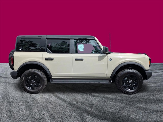 2025 Ford Bronco Outer Banks photo 3
