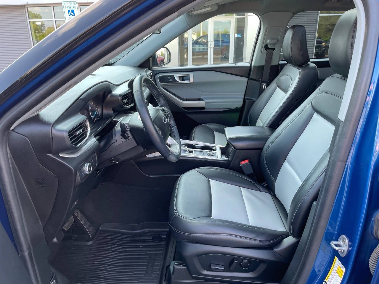 2022 Ford Explorer XLT photo 11