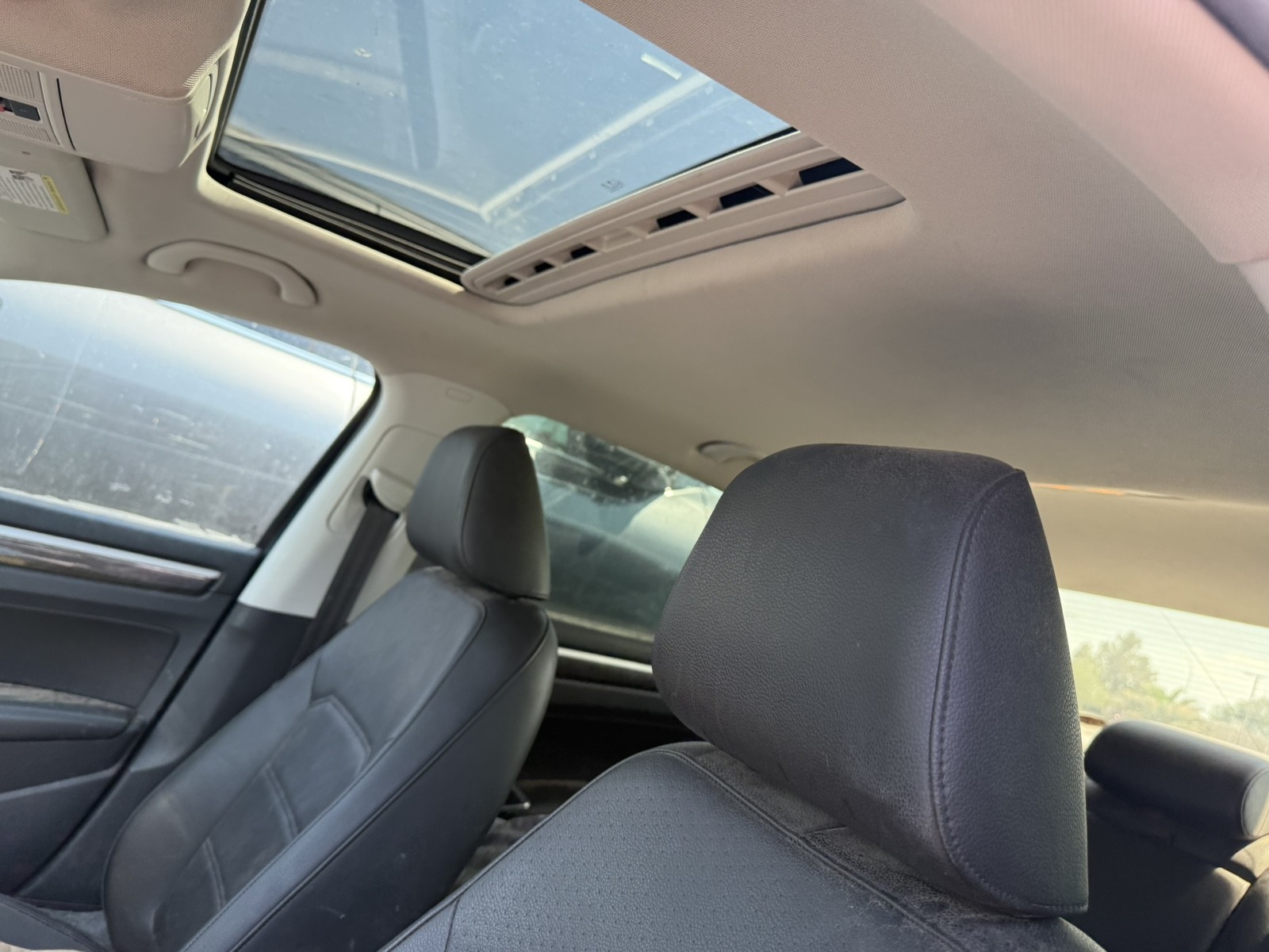 Used 2018 BLUE Volkswagen 2.0T SE image 13