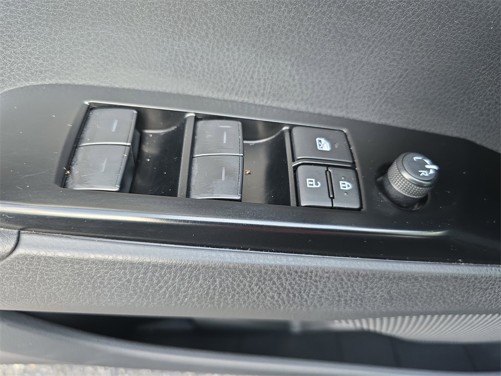 2025 Toyota Camry SE photo 24
