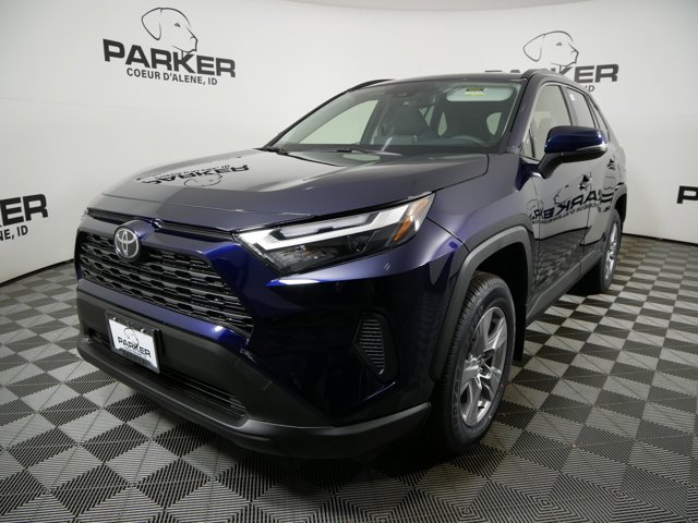 2025 Toyota RAV4 XLE's photo