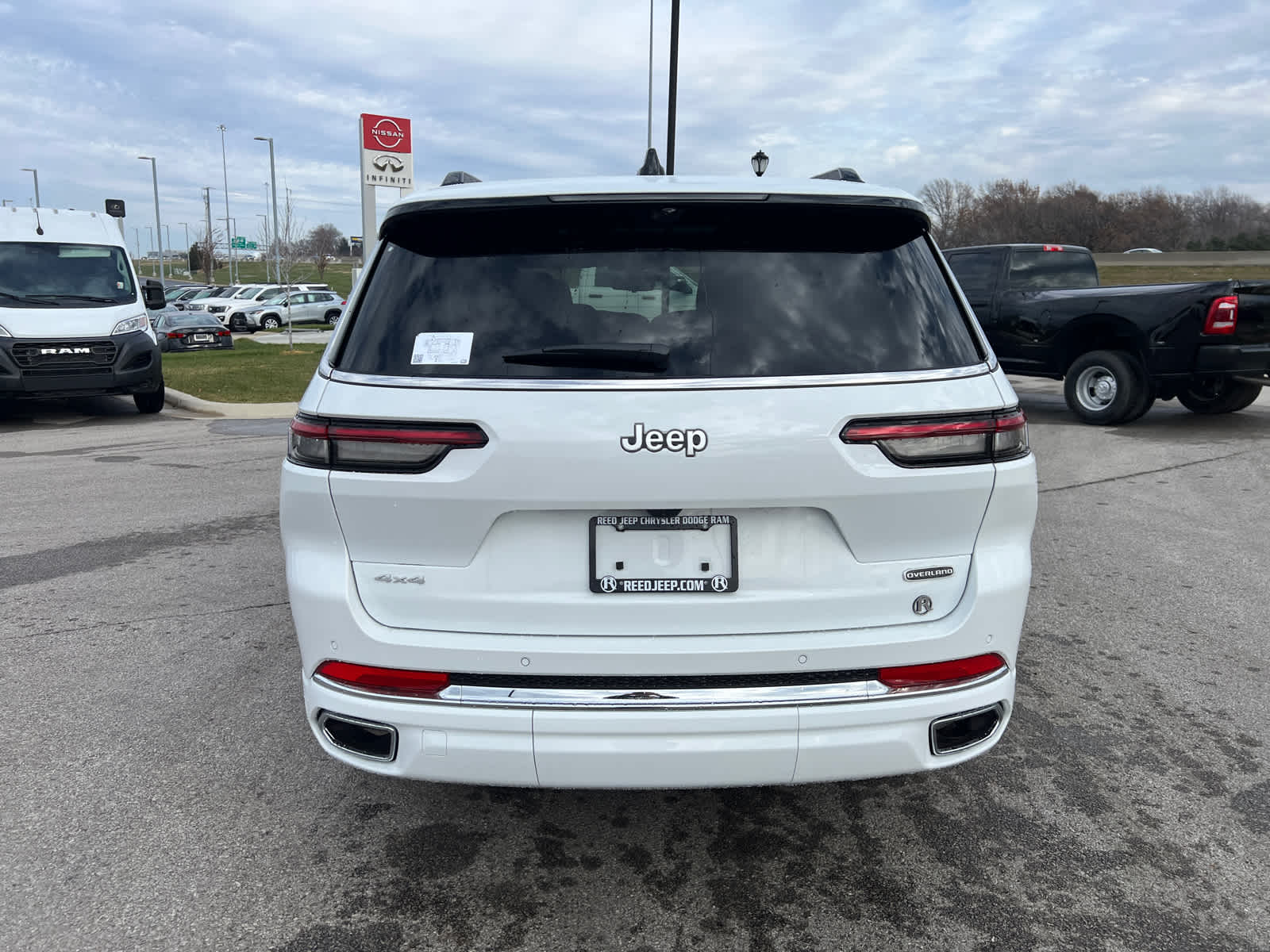 2025 Jeep Grand Cherokee Overland photo 4