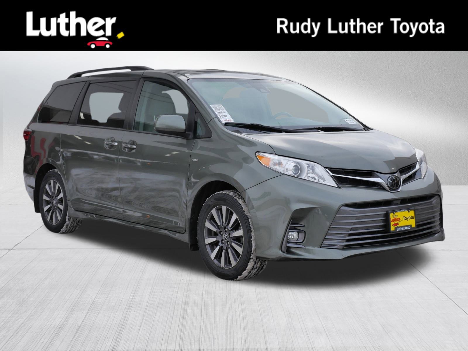 2020 Toyota Sienna XLE's photo