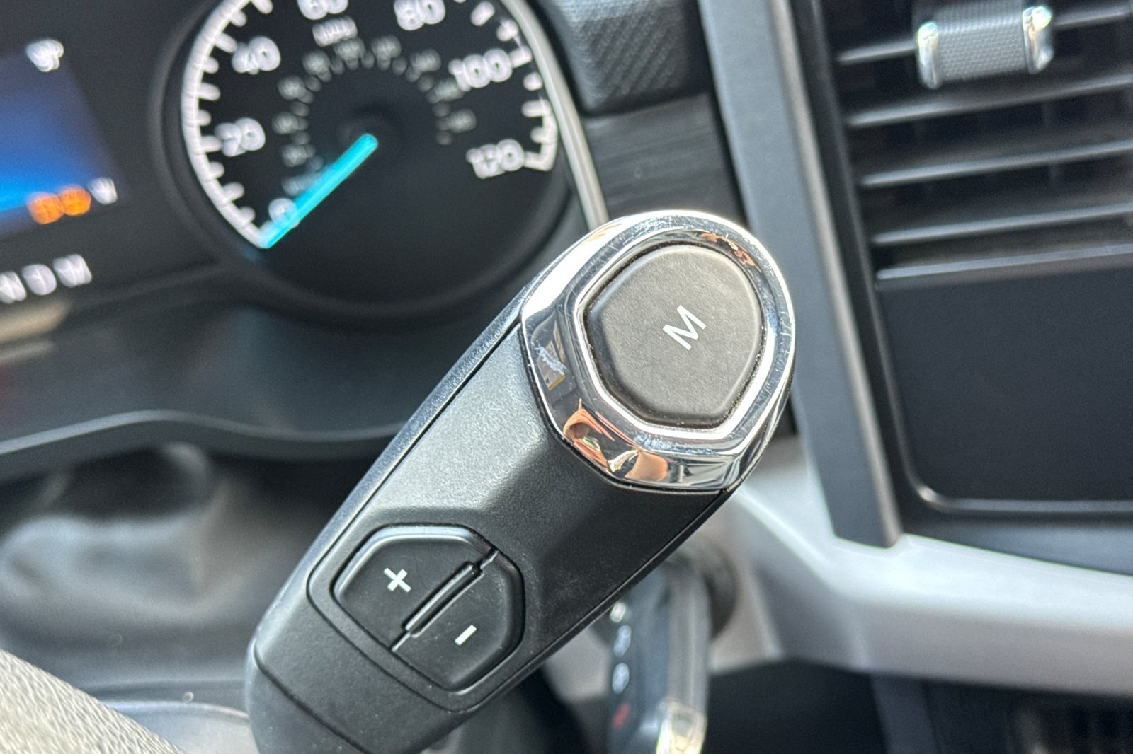 2023 Ford F-150 XLT photo 21