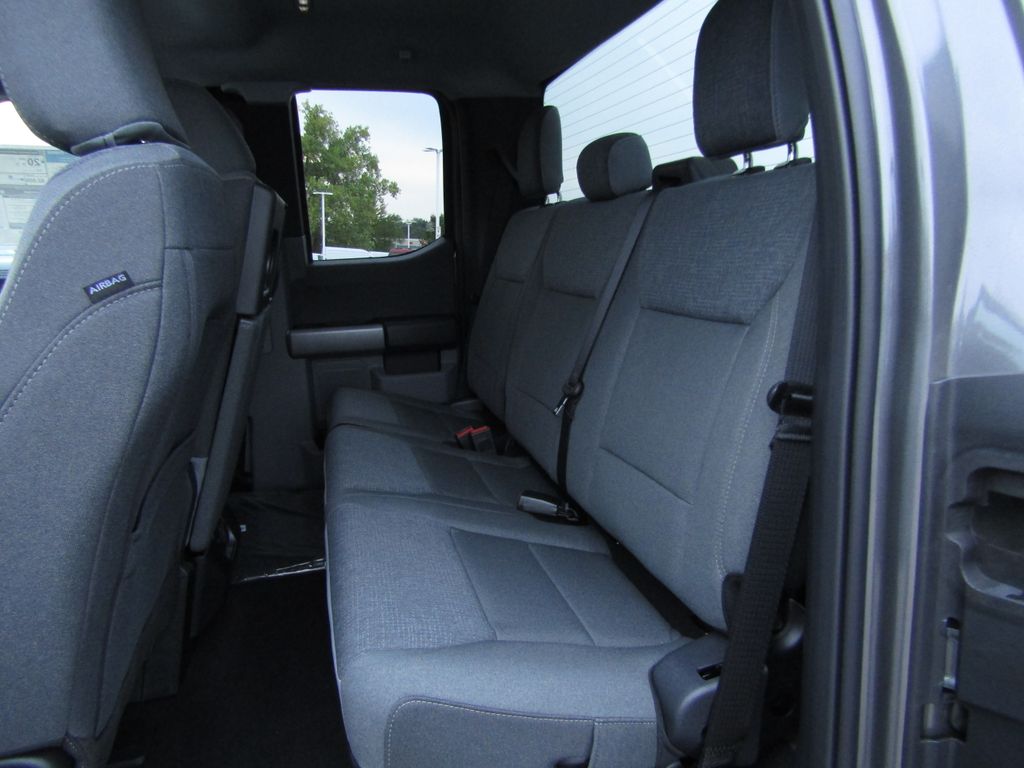 2025 Ford F-150 XLT photo 9