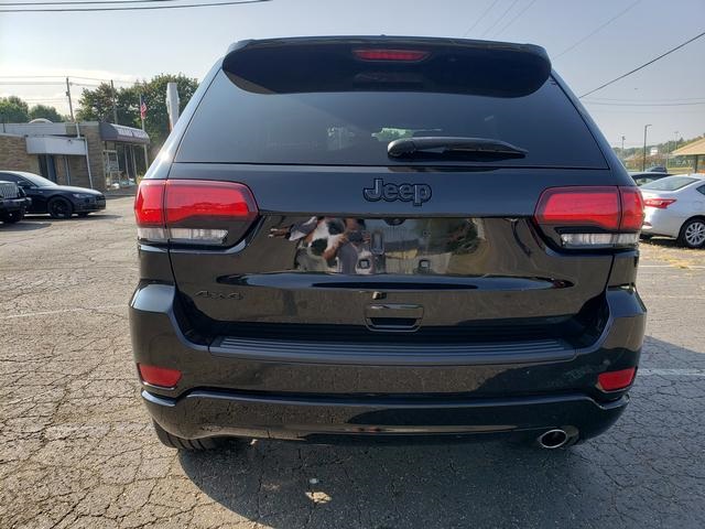 2021 Jeep Grand Cherokee Laredo X photo 4