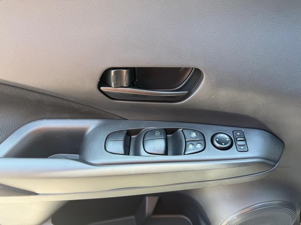 2025 Nissan Kicks Play S photo 14