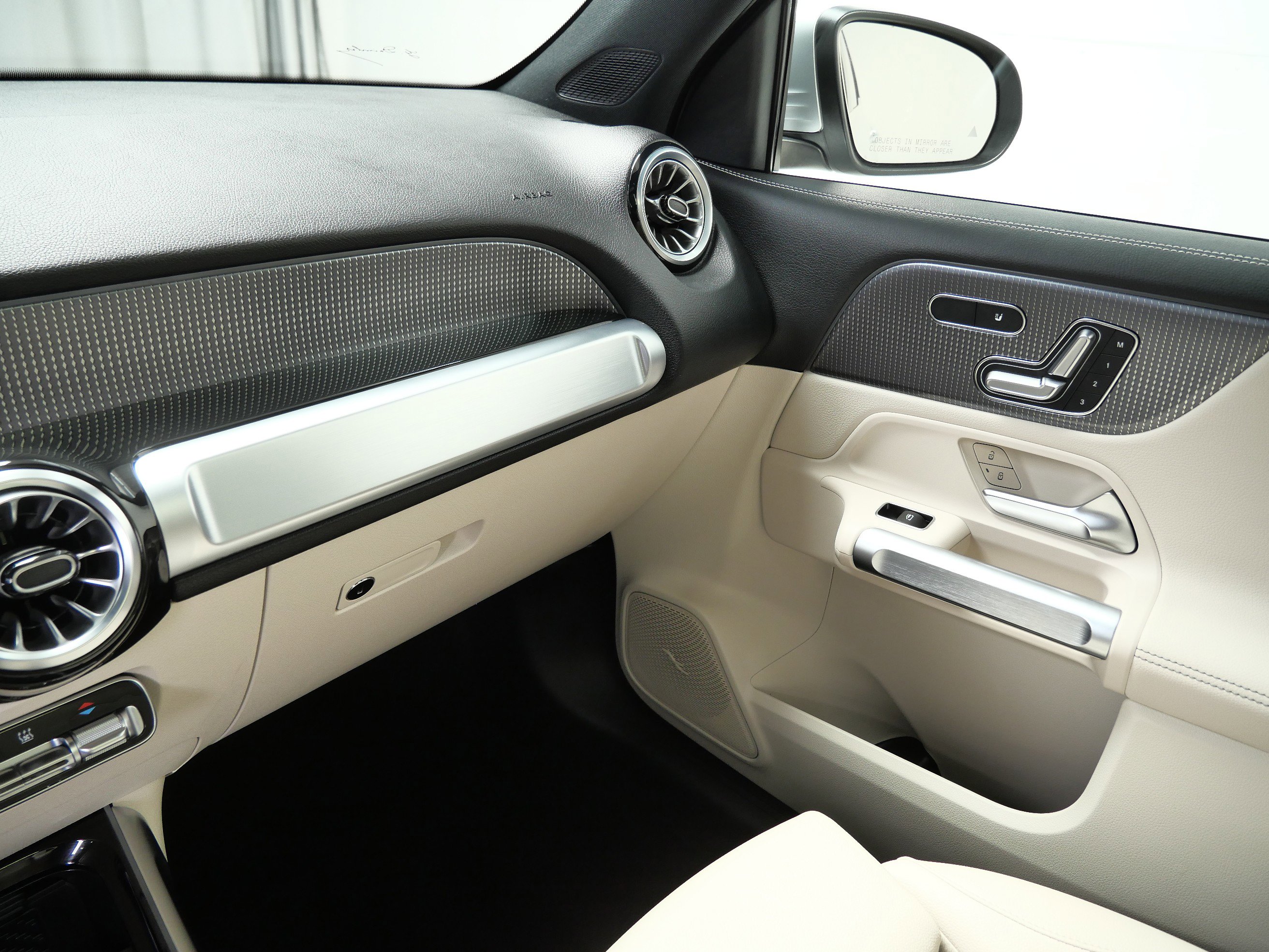 2023 Mercedes Benz EQB 300 4MATIC photo 19