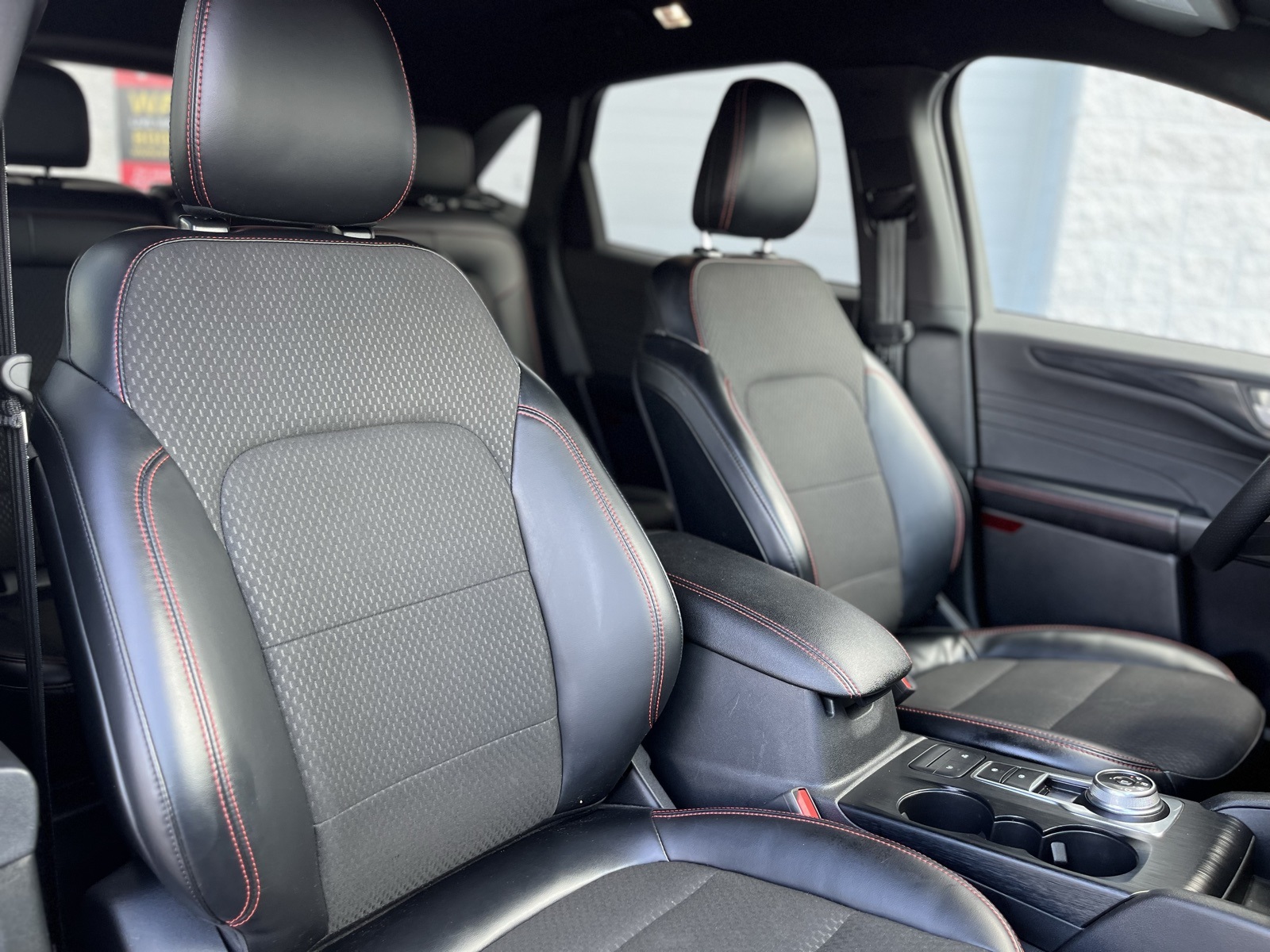 2024 Ford Escape ST-Line photo 28
