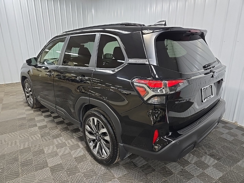 2025 Subaru Forester Touring photo 9