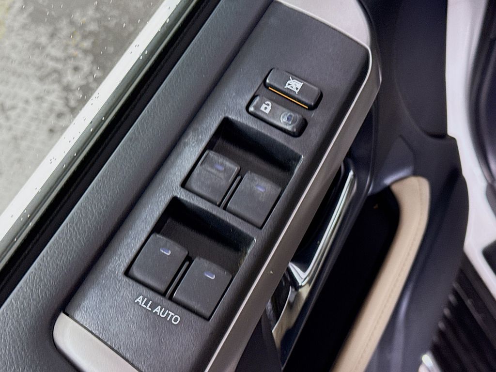 2015 Toyota 4Runner SR5 Premium photo 16