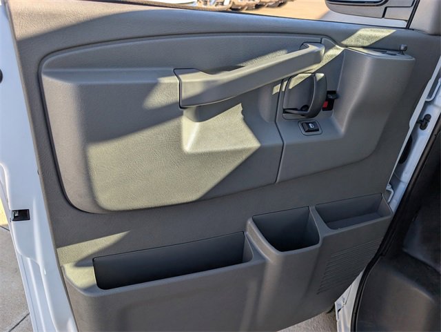 2025 Chevrolet Express photo 5