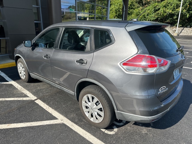 2016 Nissan Rogue S photo 2