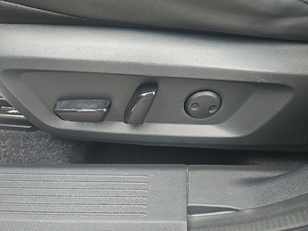 2021 Nissan Rogue SV photo 8