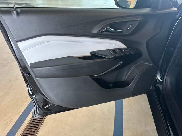 2025 Chevrolet Trax LT photo 9