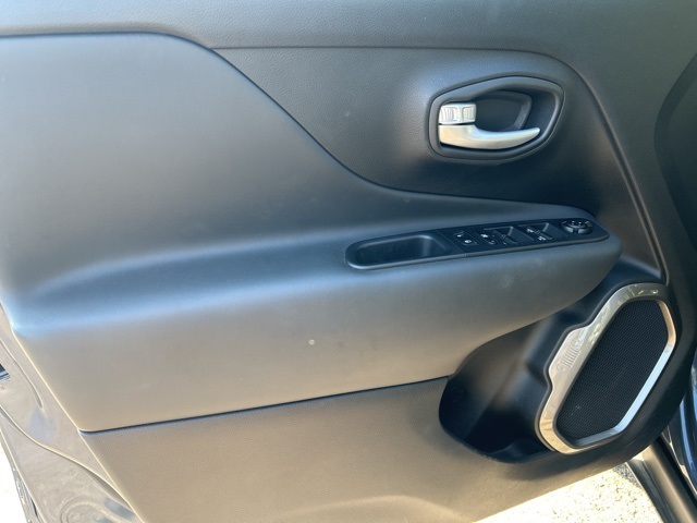 2023 Jeep Renegade Latitude Upland photo 10