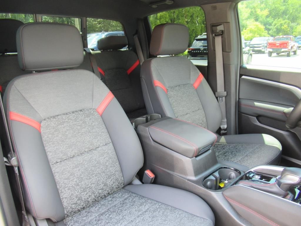 2024 Chevrolet Colorado Z71 photo 10