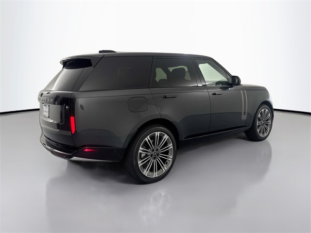 2025 Land Rover Range Rover SE photo 5