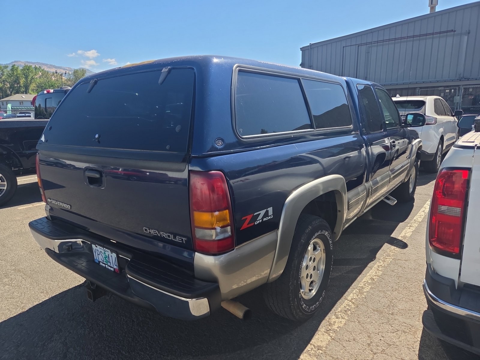 2001 Chevrolet Silverado 1500 LS photo 2