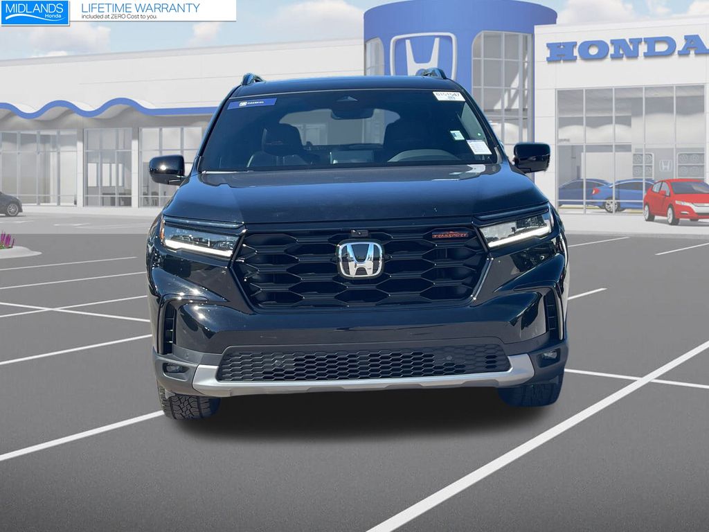 2025 Honda Pilot TrailSport photo 2