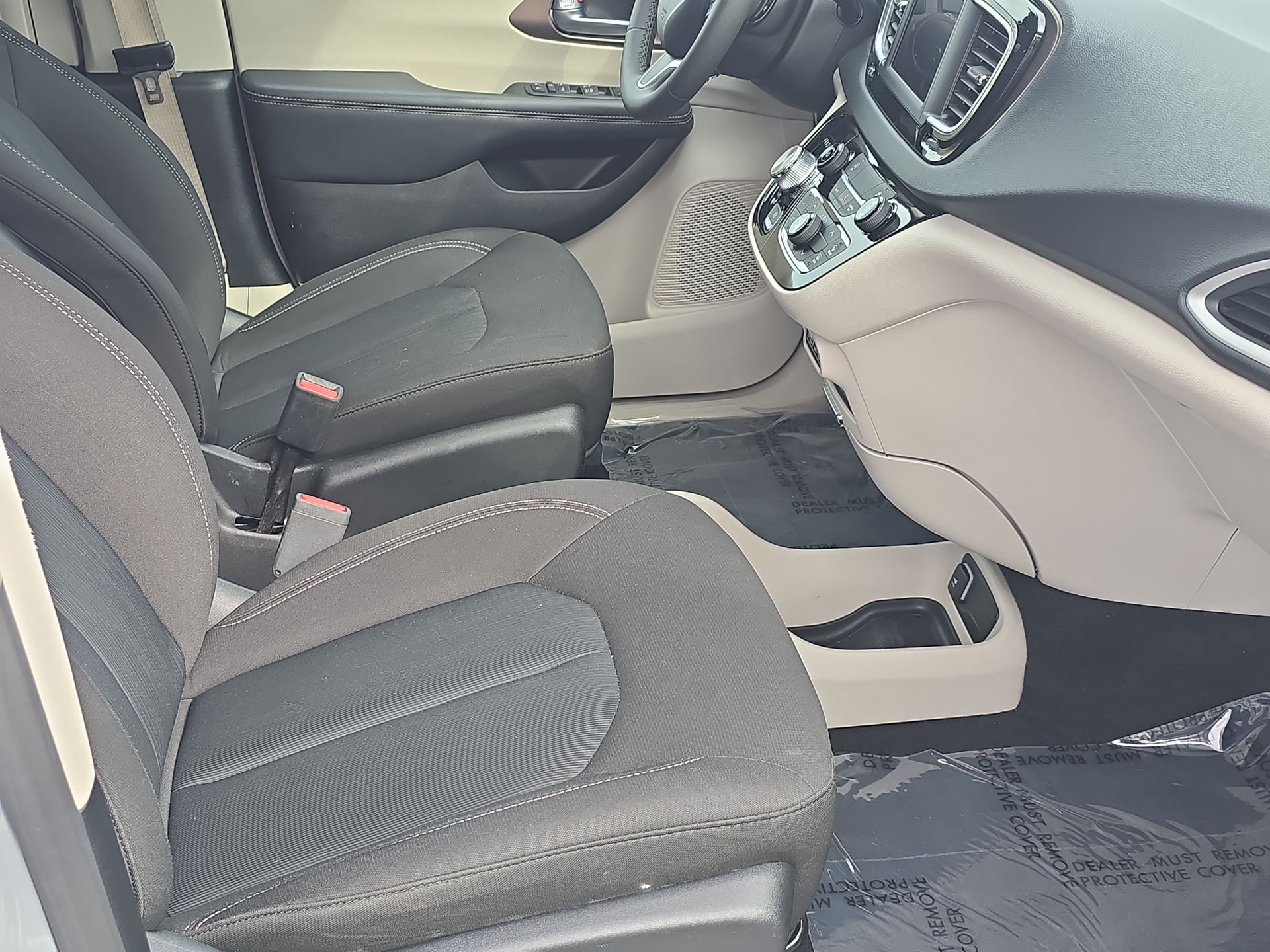2023 Chrysler Voyager LX photo 50