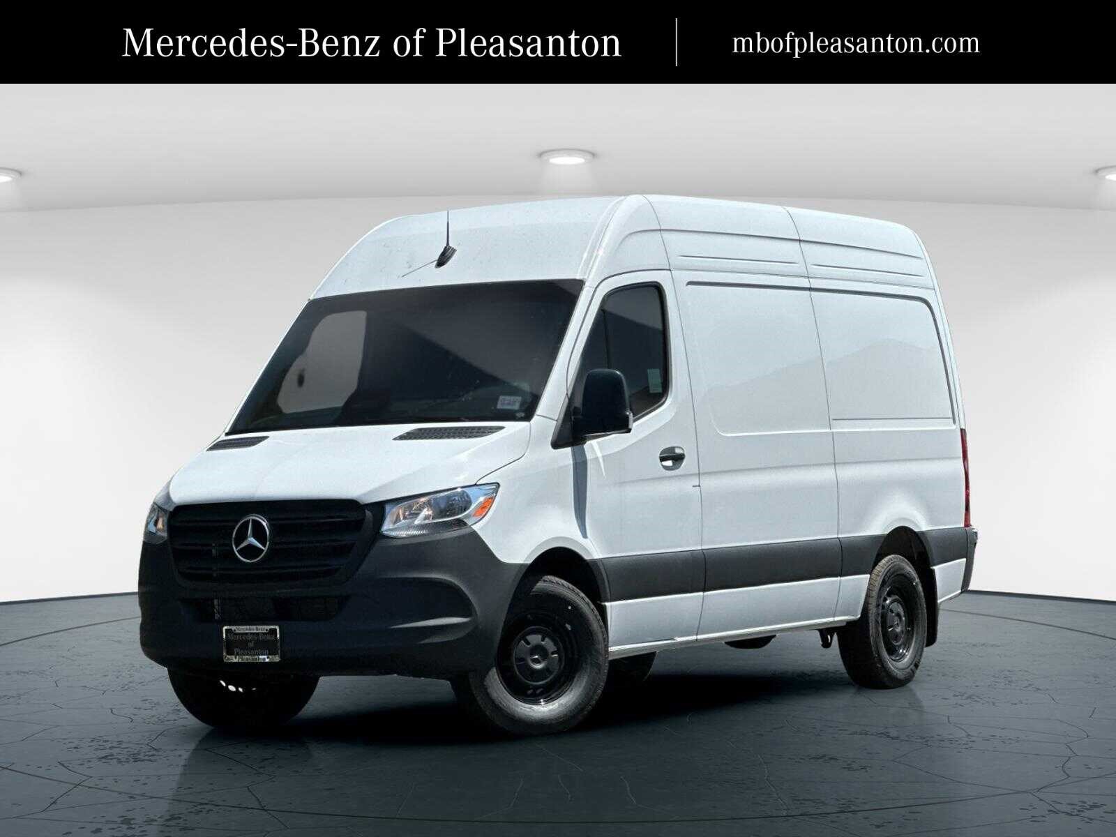 2025 Mercedes-Benz Sprinter Cargo Van Base's photo