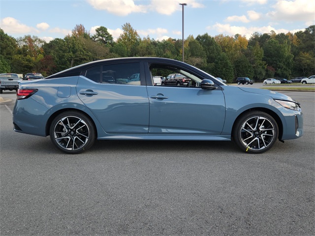 2025 Nissan Sentra SR photo 2