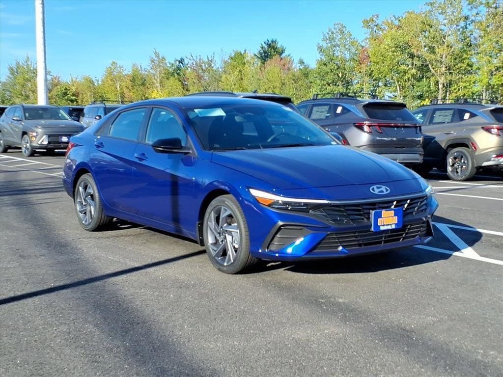 2025 Hyundai Elantra SEL Sport photo 3