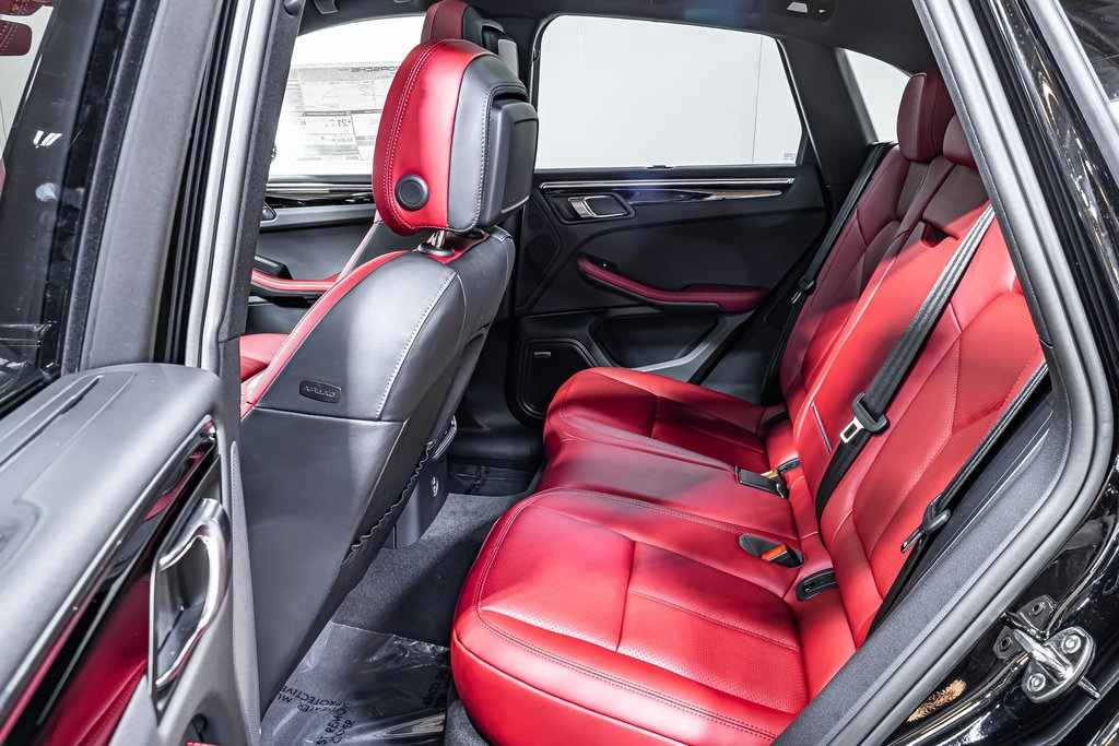 2025 Porsche Macan T photo 17