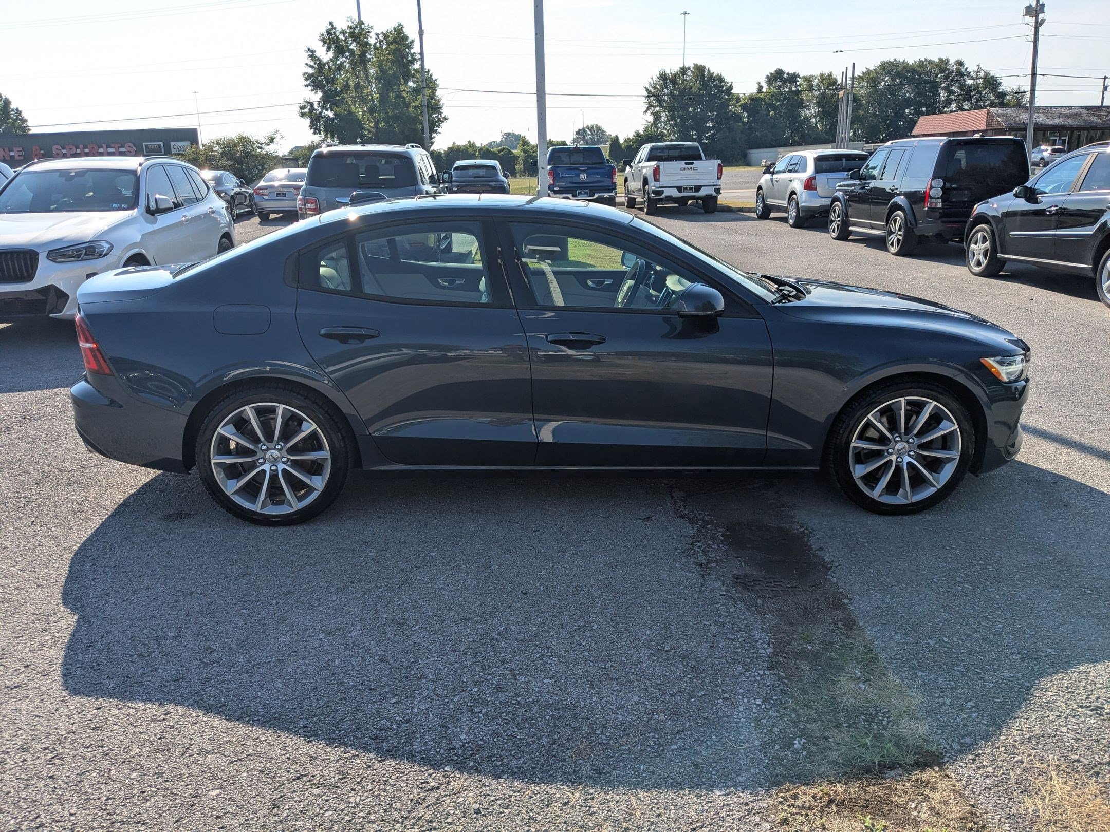 2021 Volvo S60 Momentum photo 4
