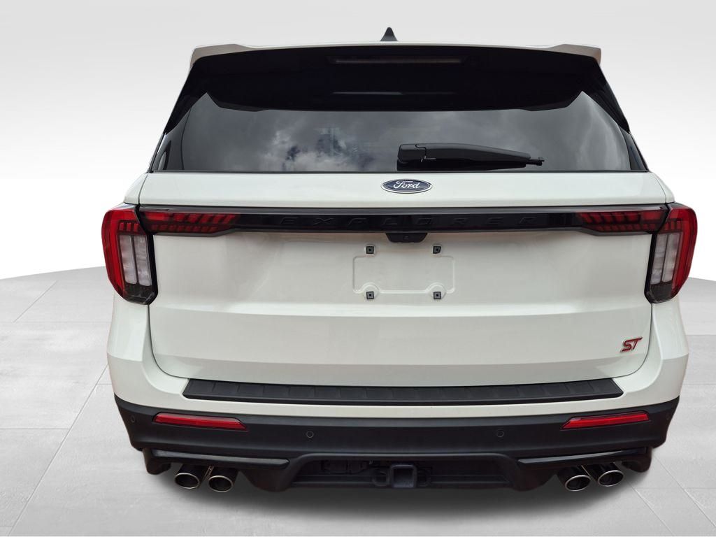 2025 Ford Explorer ST photo 3