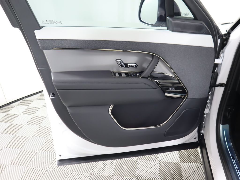 2025 Land Rover Range Rover Sport SE photo 24