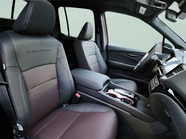 2025 Honda Ridgeline Black Edition photo 13