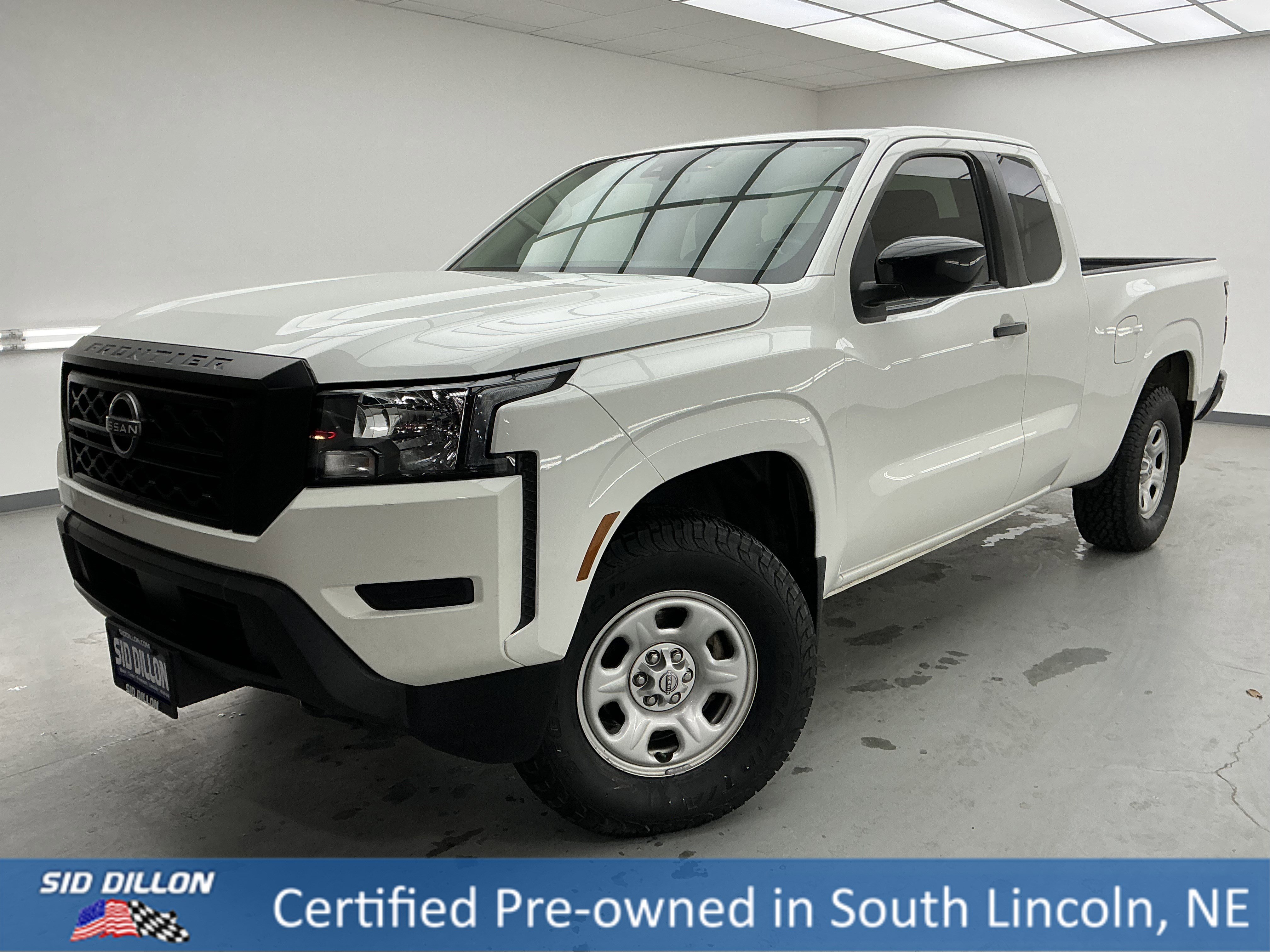 2022 Nissan Frontier S's photo